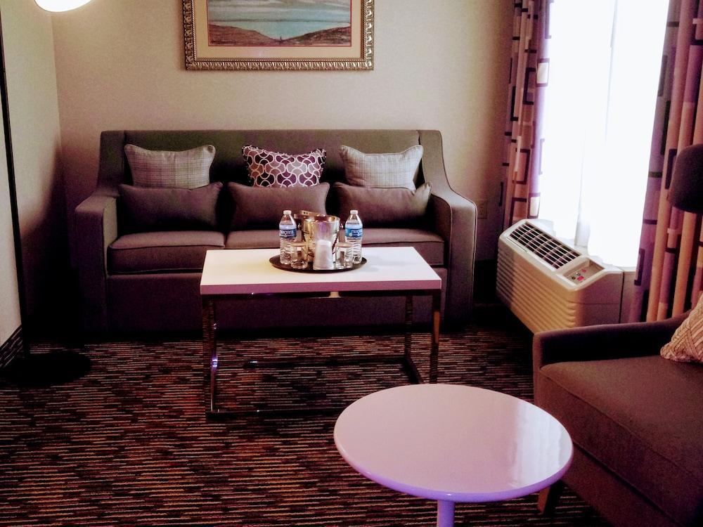 Wyndham Garden Conference Center Champaign - Urbana Otel Dış mekan fotoğraf
