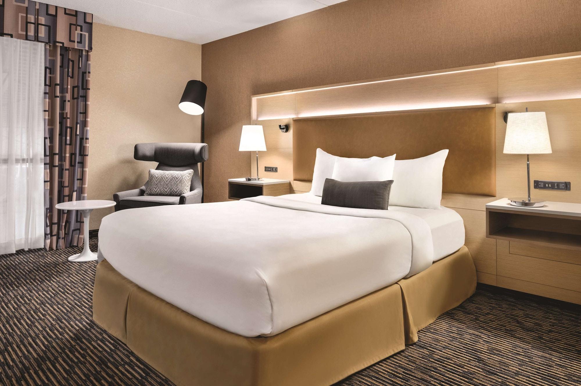 Wyndham Garden Conference Center Champaign - Urbana Otel Dış mekan fotoğraf