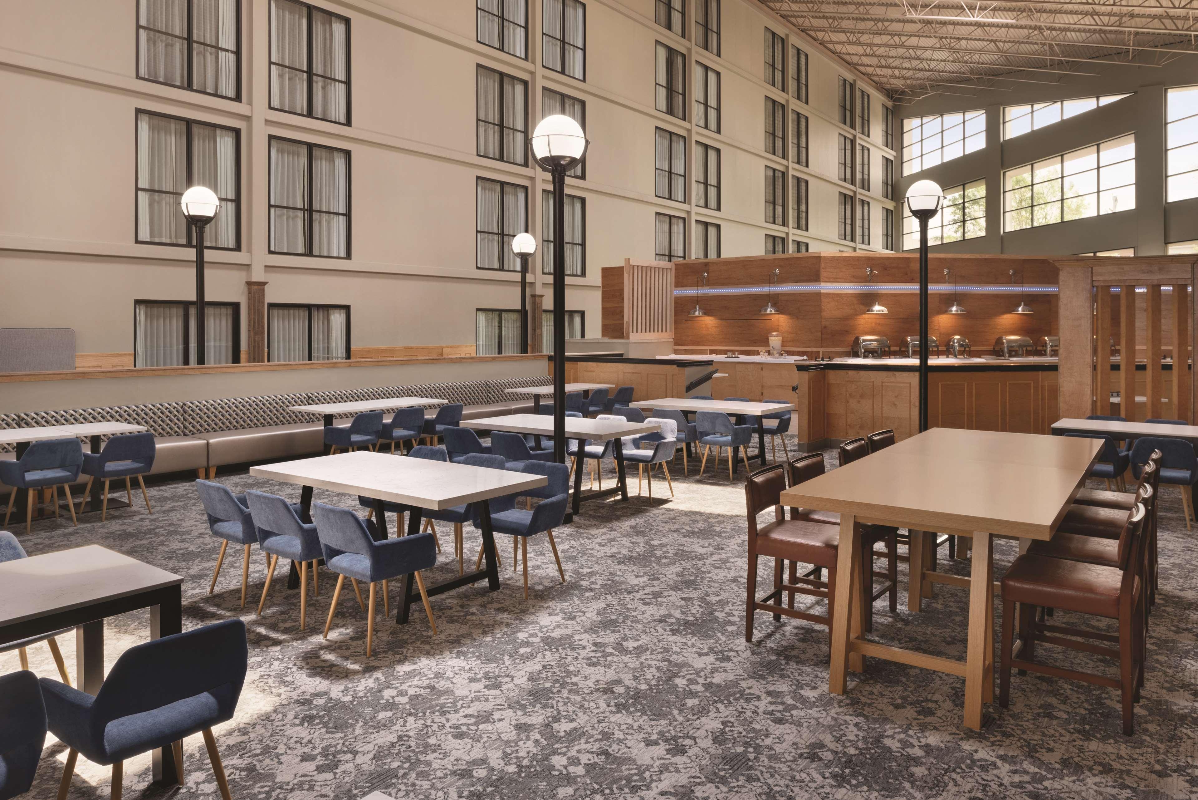 Wyndham Garden Conference Center Champaign - Urbana Otel Dış mekan fotoğraf