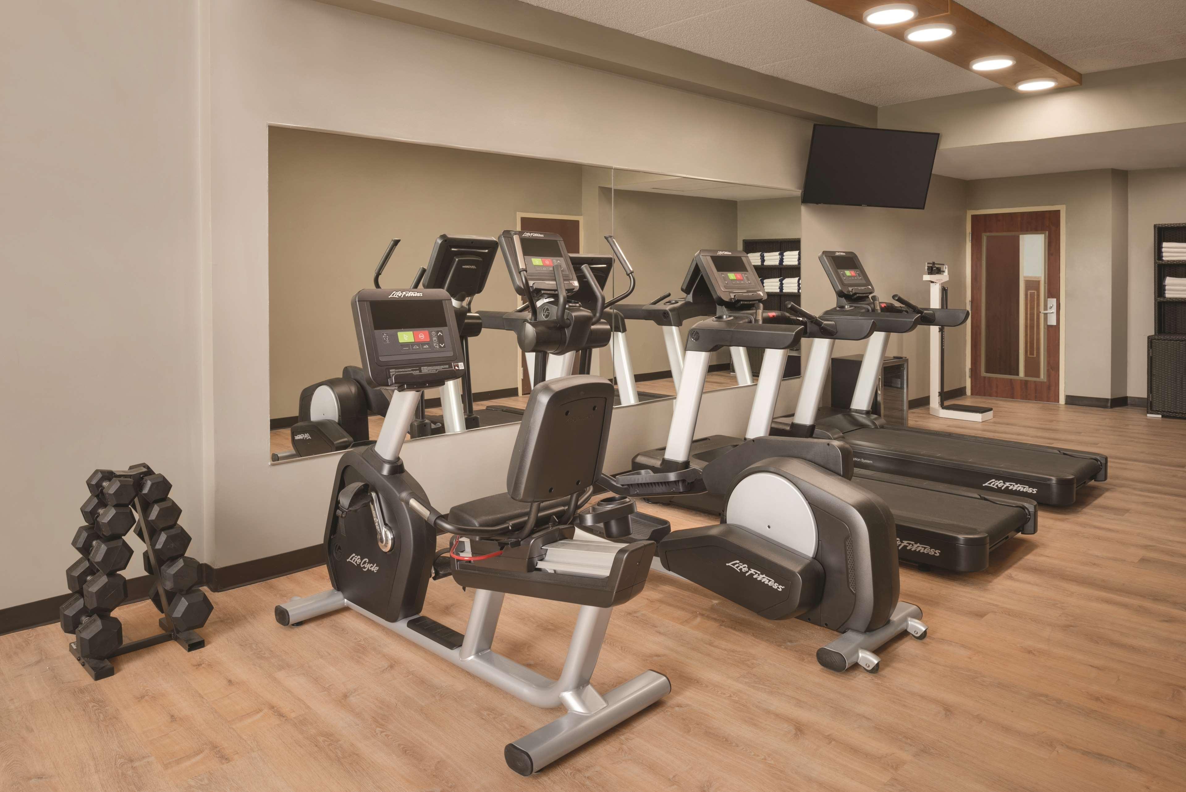 Wyndham Garden Conference Center Champaign - Urbana Otel Dış mekan fotoğraf