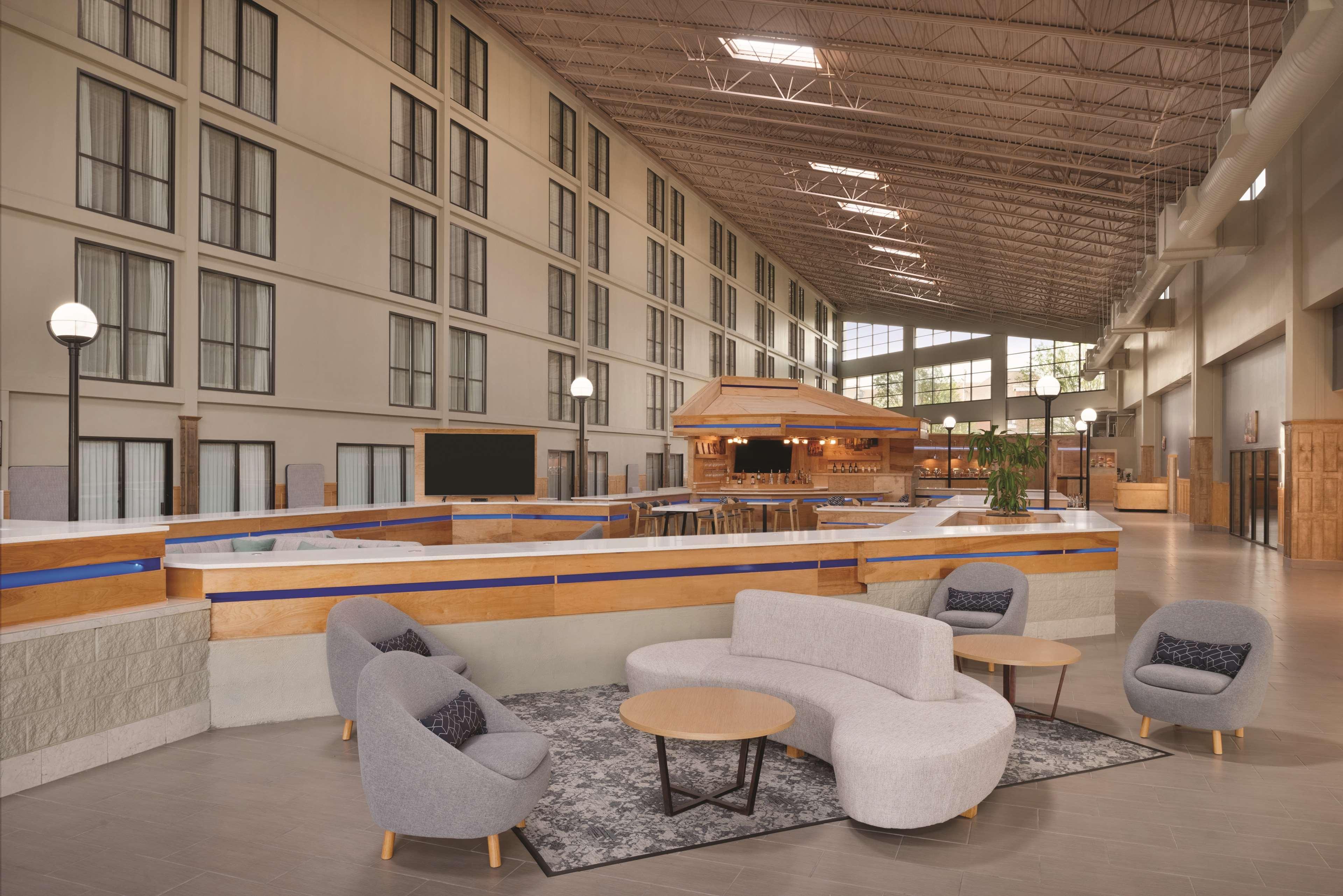 Wyndham Garden Conference Center Champaign - Urbana Otel Dış mekan fotoğraf
