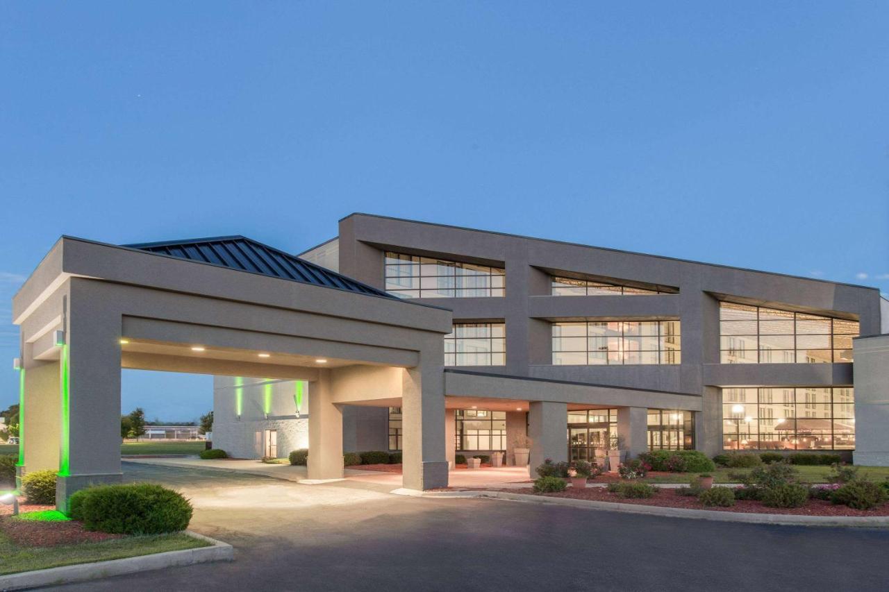 Wyndham Garden Conference Center Champaign - Urbana Otel Dış mekan fotoğraf