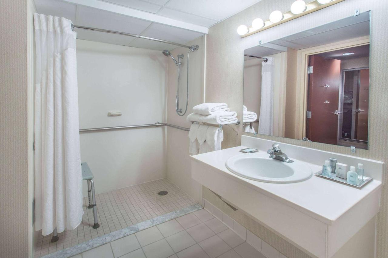 Wyndham Garden Conference Center Champaign - Urbana Otel Dış mekan fotoğraf