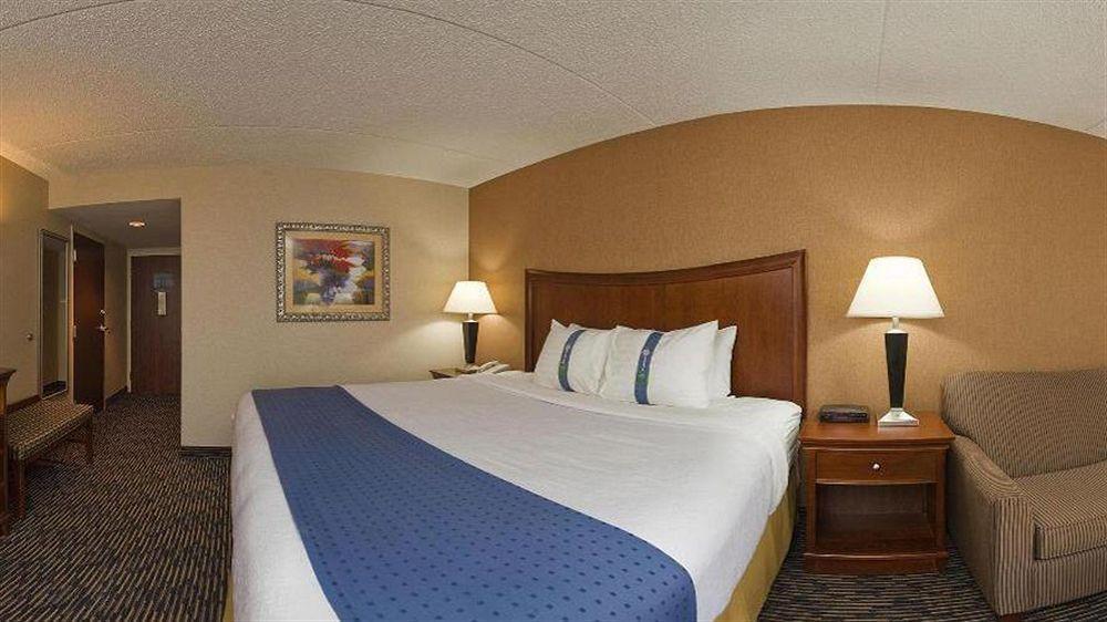 Wyndham Garden Conference Center Champaign - Urbana Otel Dış mekan fotoğraf