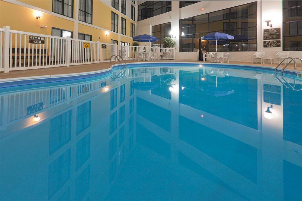 Wyndham Garden Conference Center Champaign - Urbana Otel Dış mekan fotoğraf