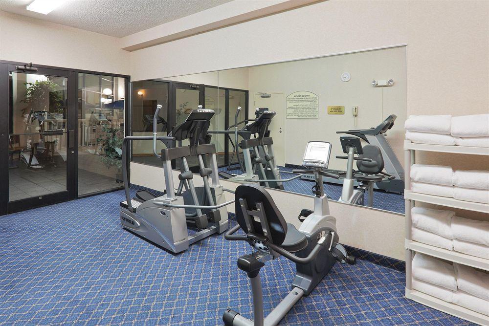 Wyndham Garden Conference Center Champaign - Urbana Otel Dış mekan fotoğraf